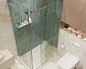 Купить стеклянная перегородка в душ с дверью угловая по цене 49 000 ₽ руб.